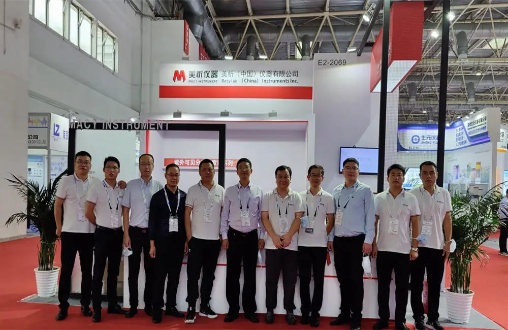 The professional team of MacyLab (China) Instruments Inc. at an analytical instrument exhibition booth, providing technical support for ICP-OES and laboratory systems.